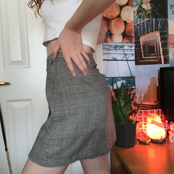 Brandy Melville Skirt - Picture 2 of 3